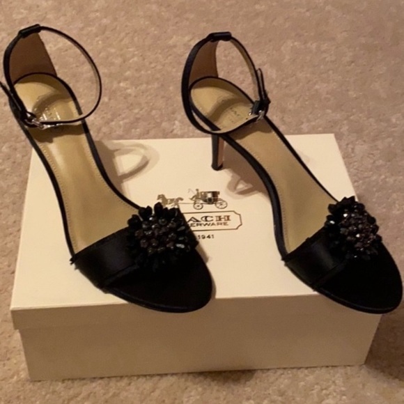 Women’s Coach sandal - Picture 1 of 6